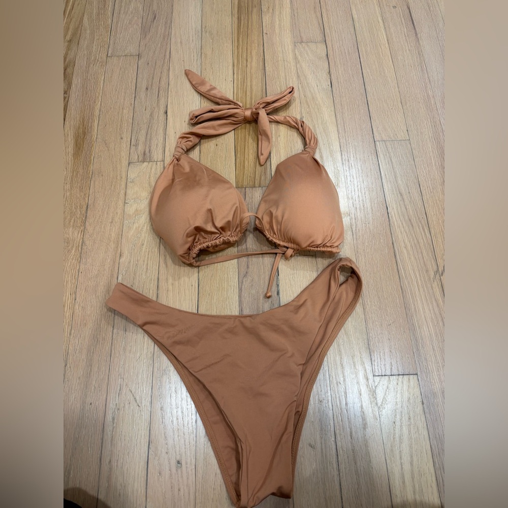 Tulum Top and Byron Bottom